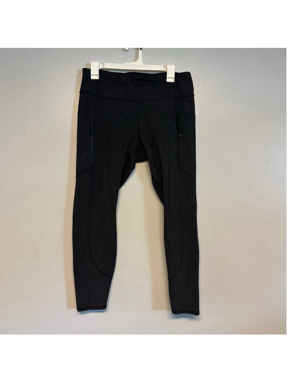 Athleta Rainier Printed Tight Black Leggings Size Large Athletic Yoga activewear